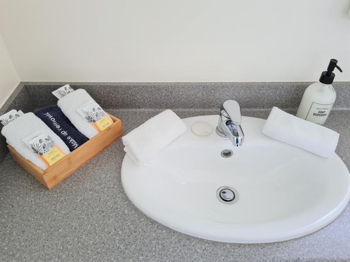 Kings Court Motel Whanganui Bagian luar foto