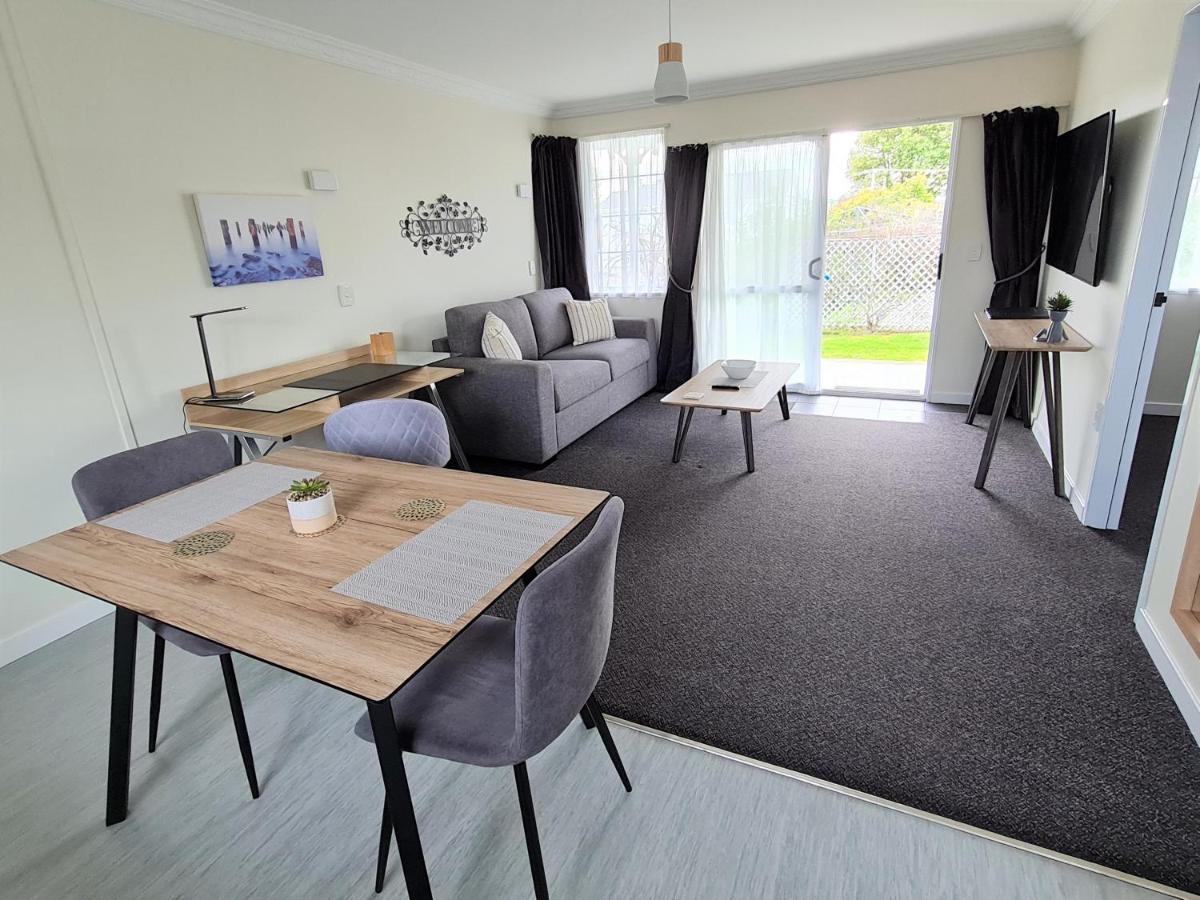 Kings Court Motel Whanganui Bagian luar foto