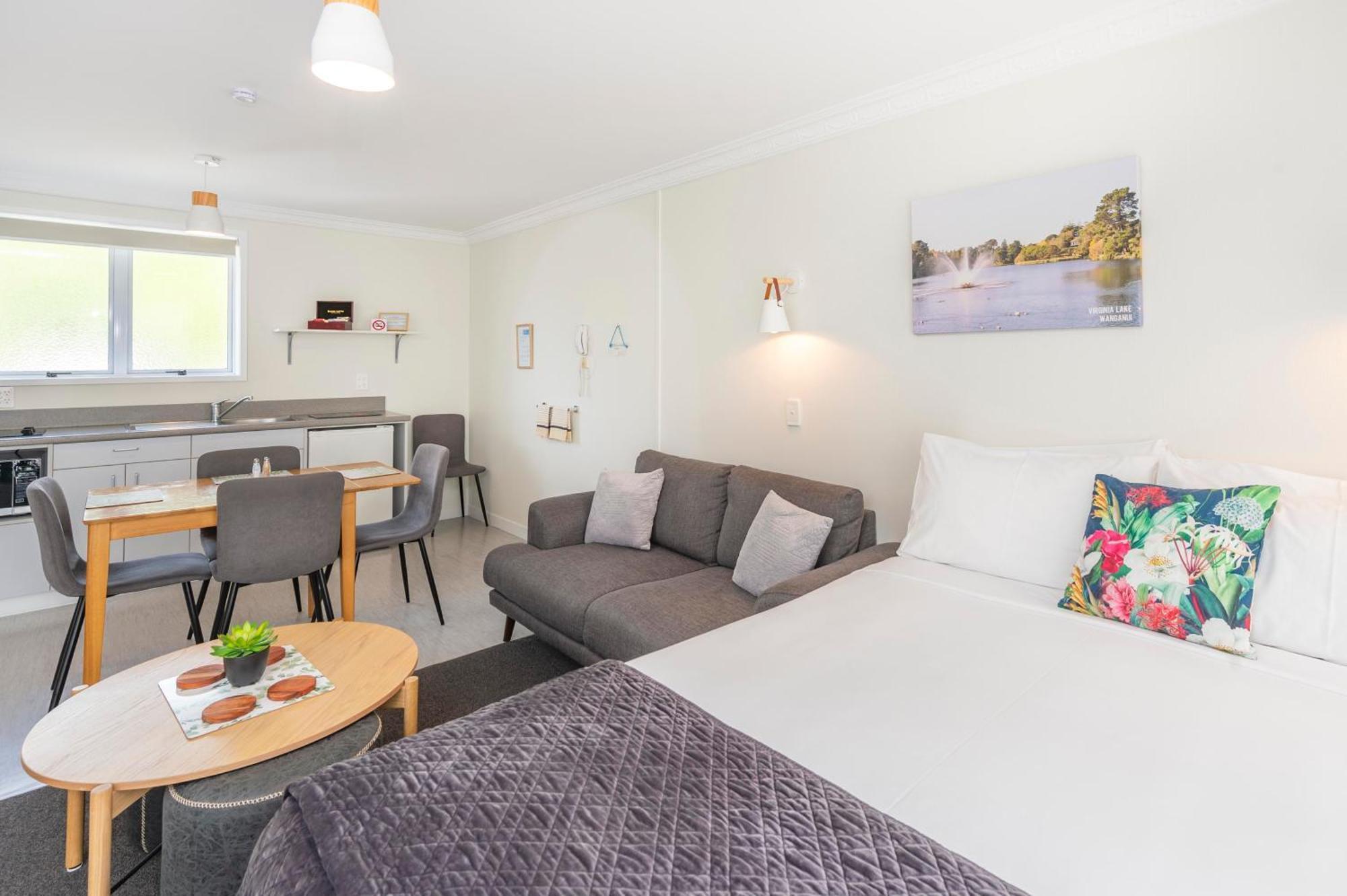 Kings Court Motel Whanganui Bagian luar foto