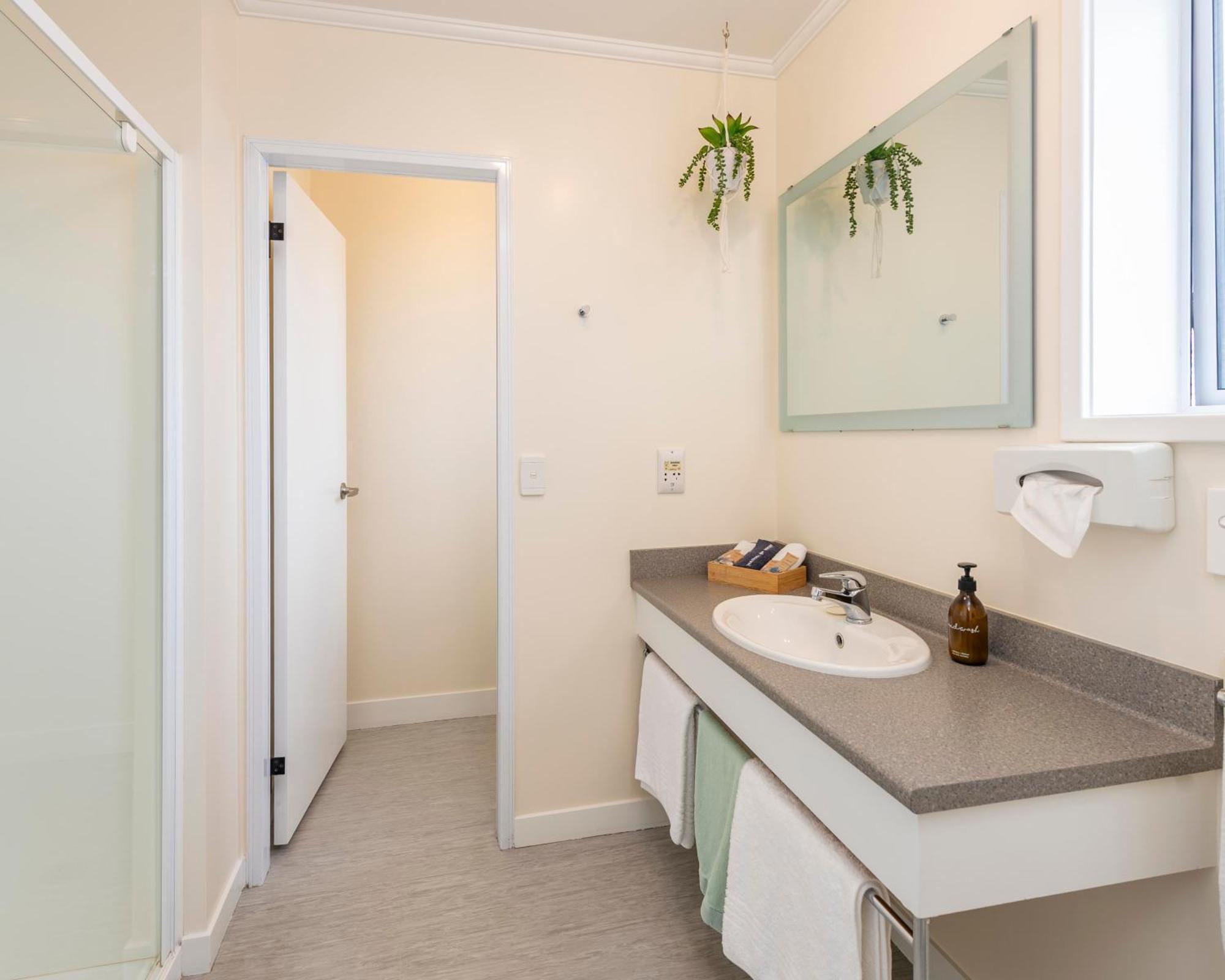 Kings Court Motel Whanganui Bagian luar foto