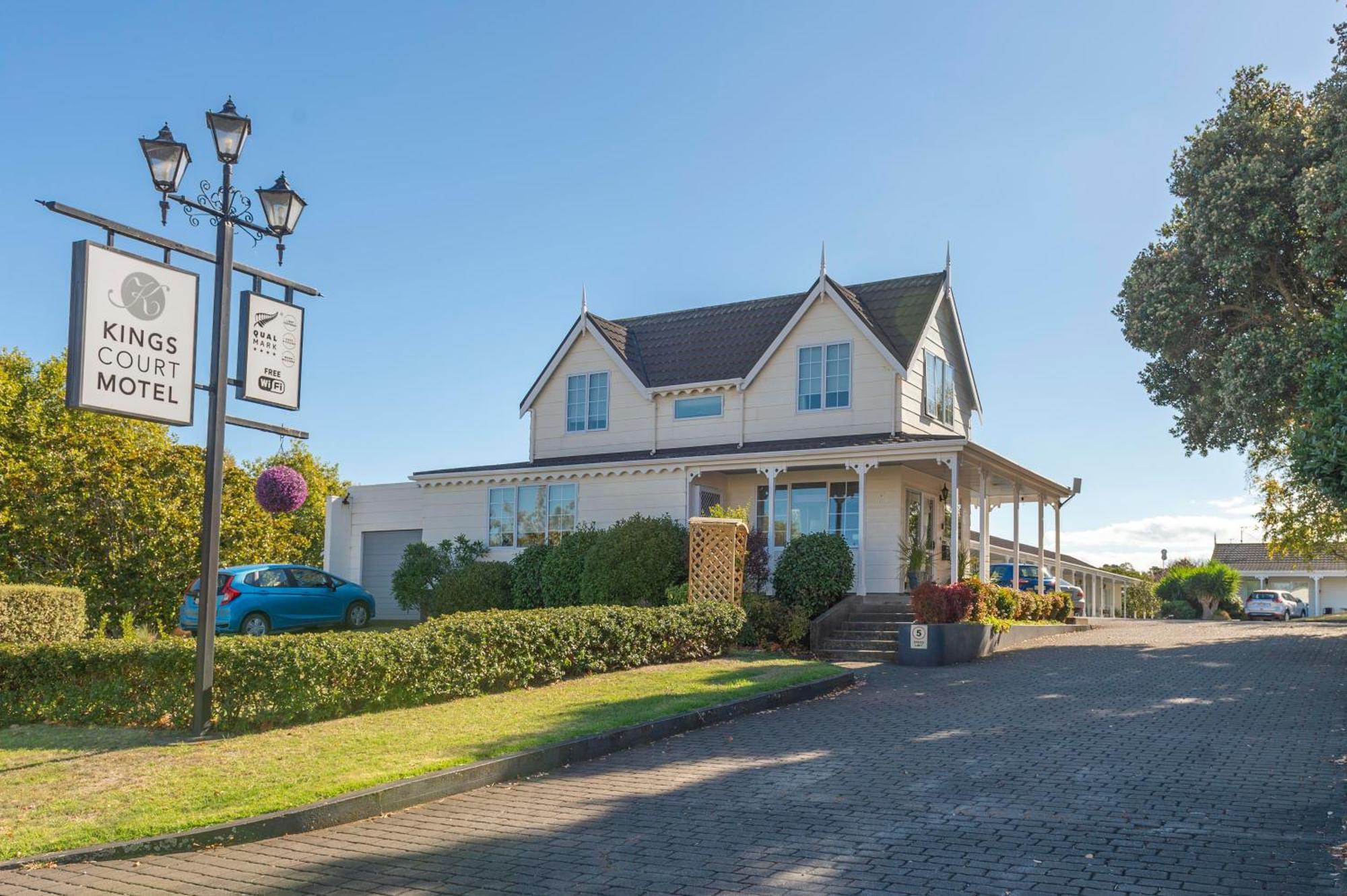 Kings Court Motel Whanganui Bagian luar foto