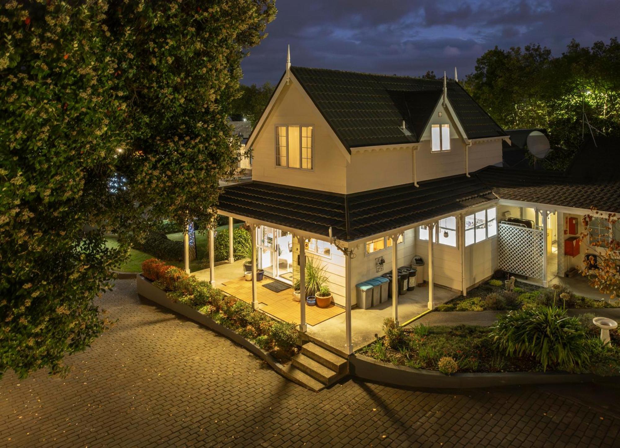 Kings Court Motel Whanganui Bagian luar foto