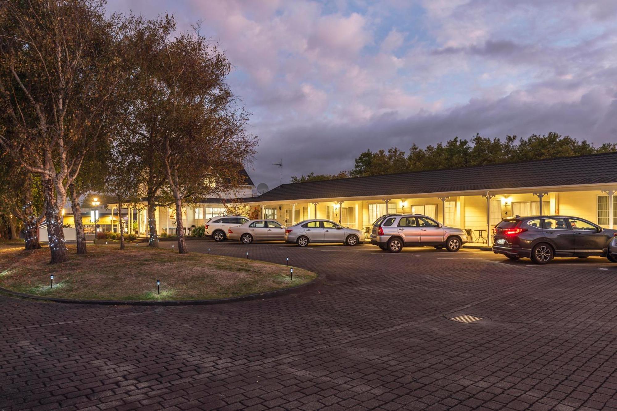Kings Court Motel Whanganui Bagian luar foto