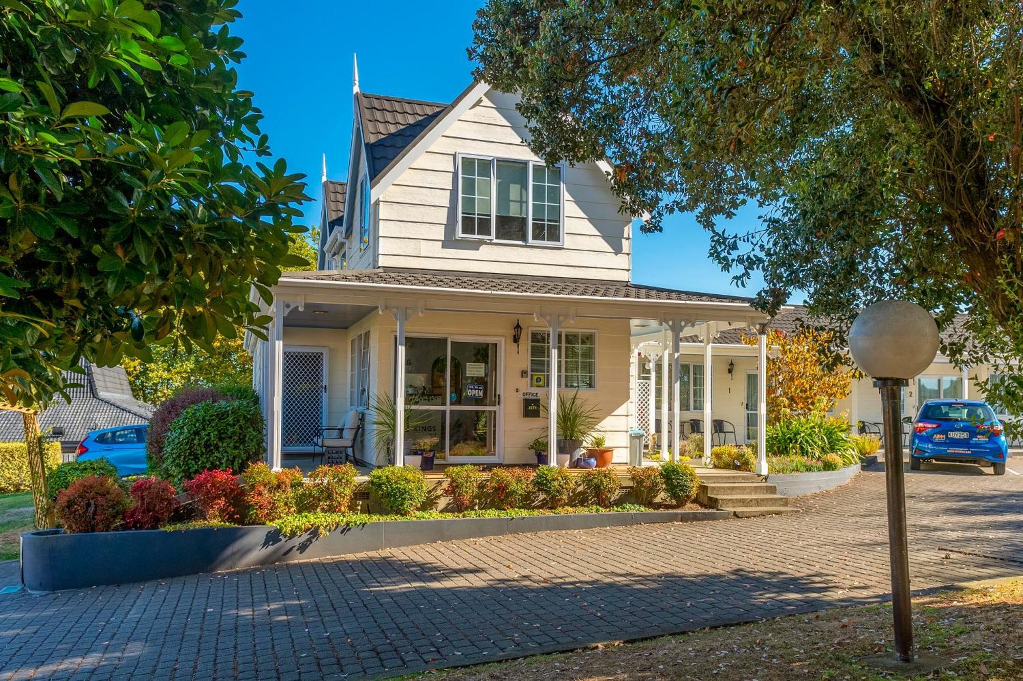 Kings Court Motel Whanganui Bagian luar foto