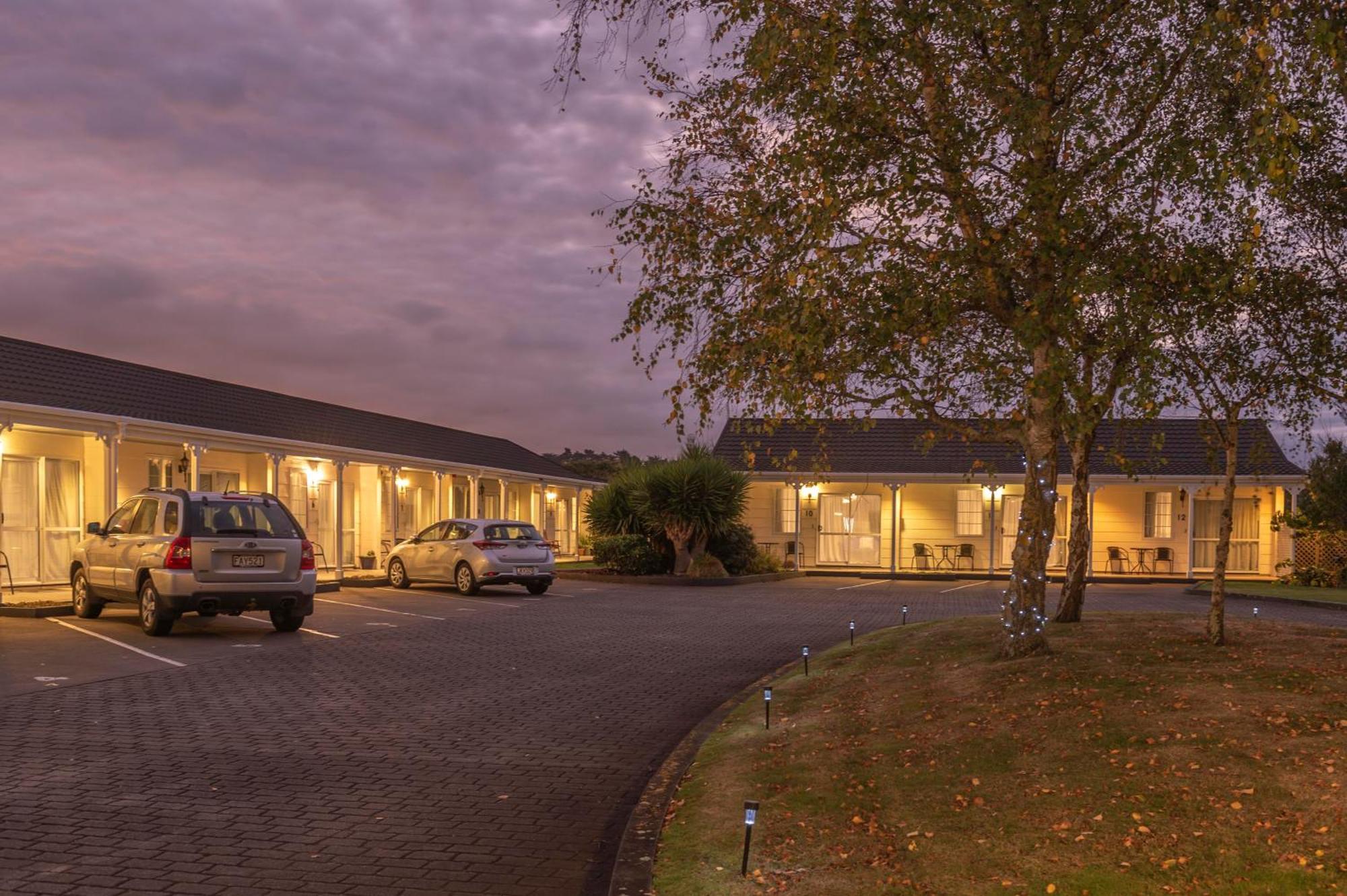 Kings Court Motel Whanganui Bagian luar foto
