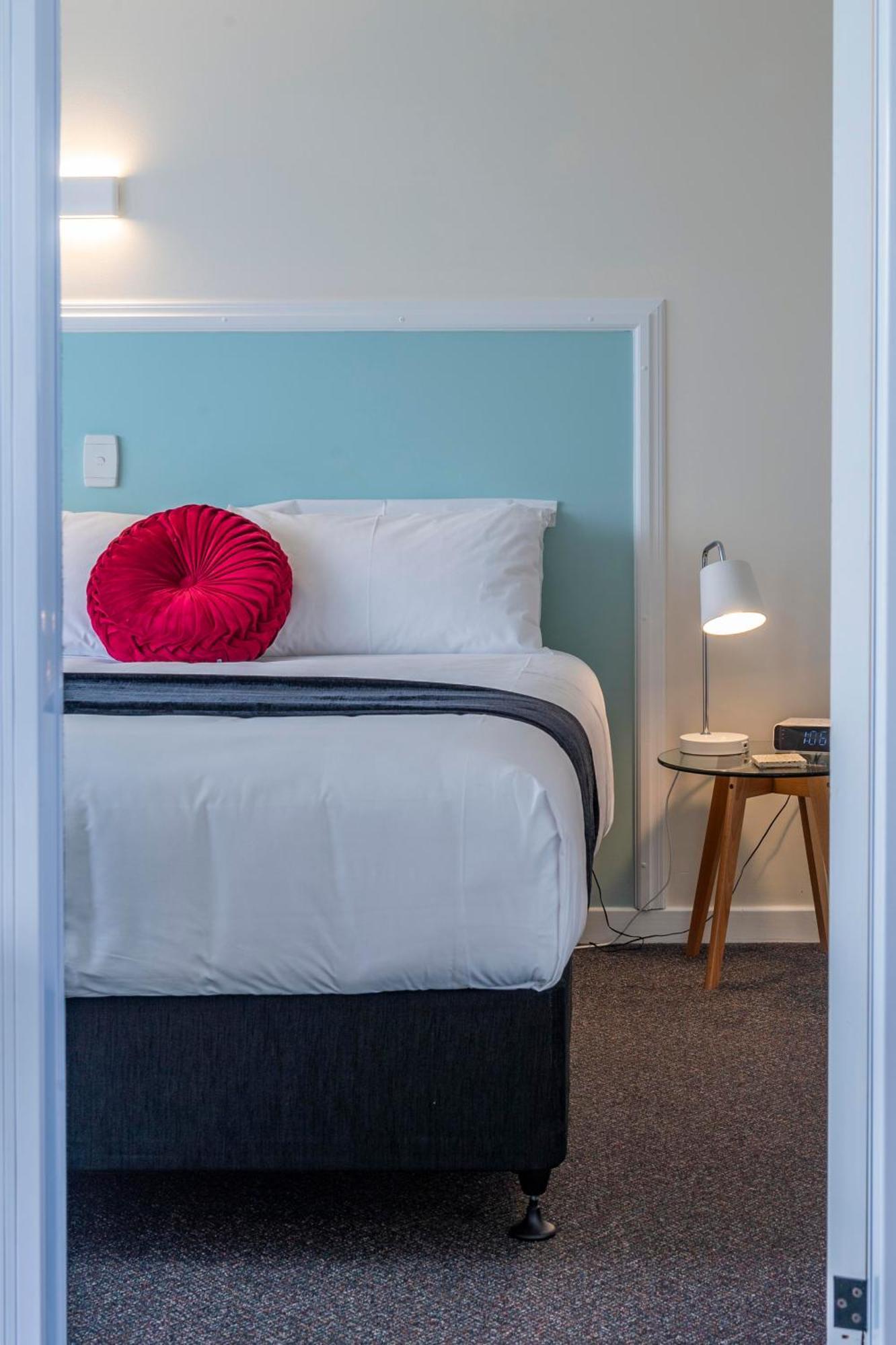 Kings Court Motel Whanganui Bagian luar foto